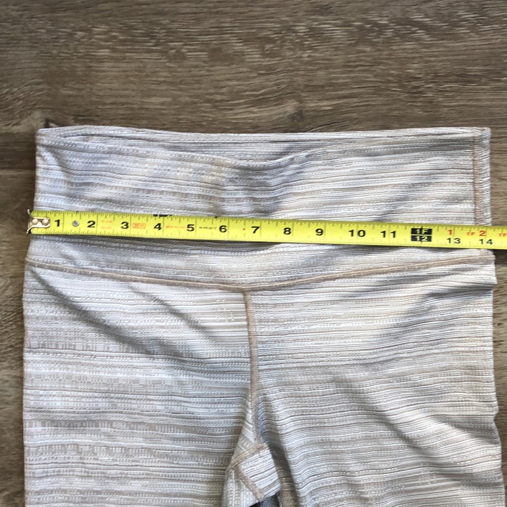 Athleta Leggings In a tan and white textured pattern. - Picture 5 of 13